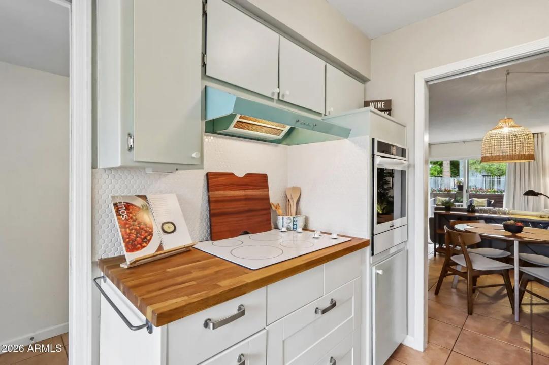 Real Estate Picture 8