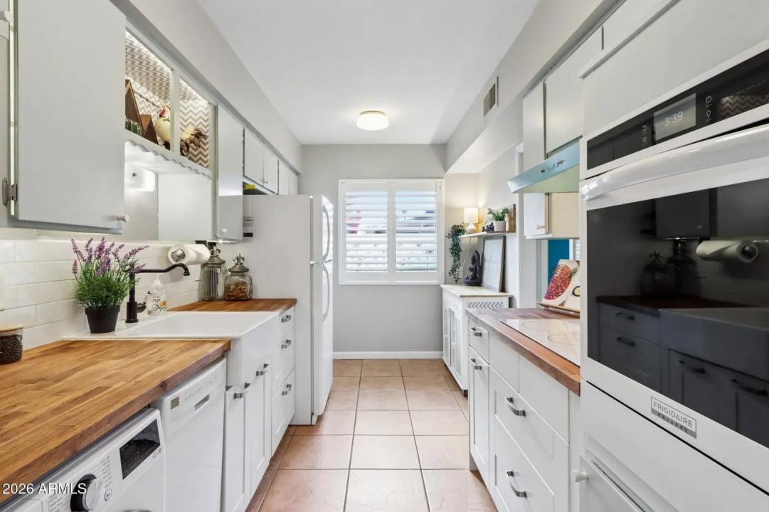 Real Estate Picture 9