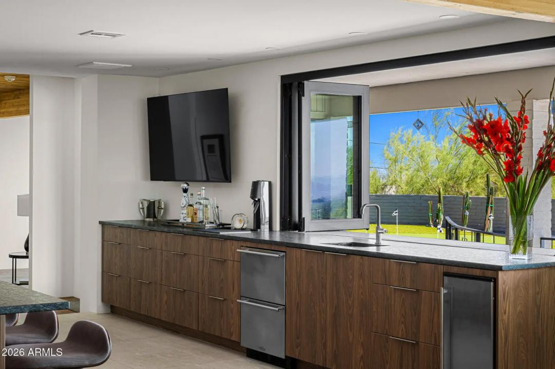Real Estate Picture 8