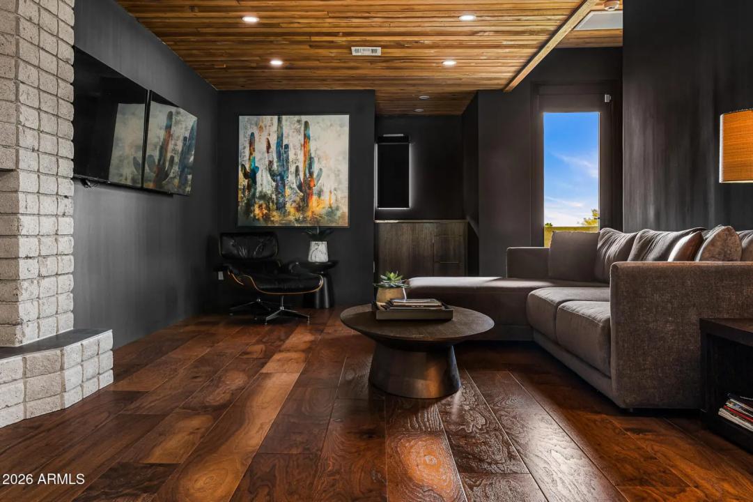 Real Estate Picture 23