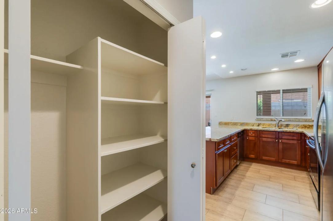 Real Estate Picture 14