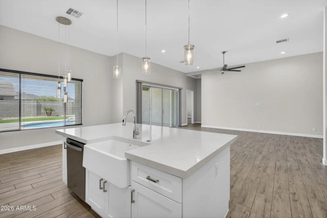 Real Estate Picture 8