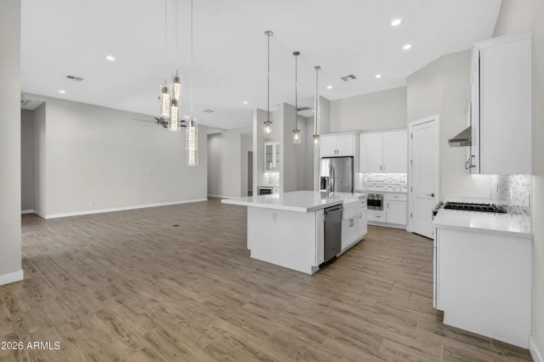Real Estate Picture 9