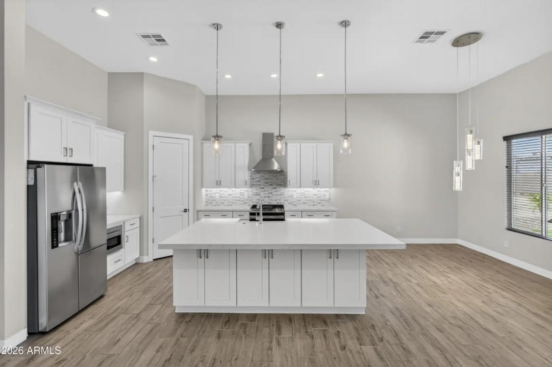 Real Estate Picture 11