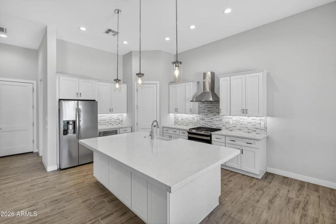 Real Estate Picture 12