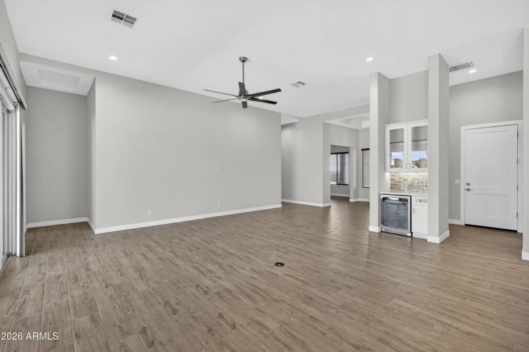 Real Estate Picture 14