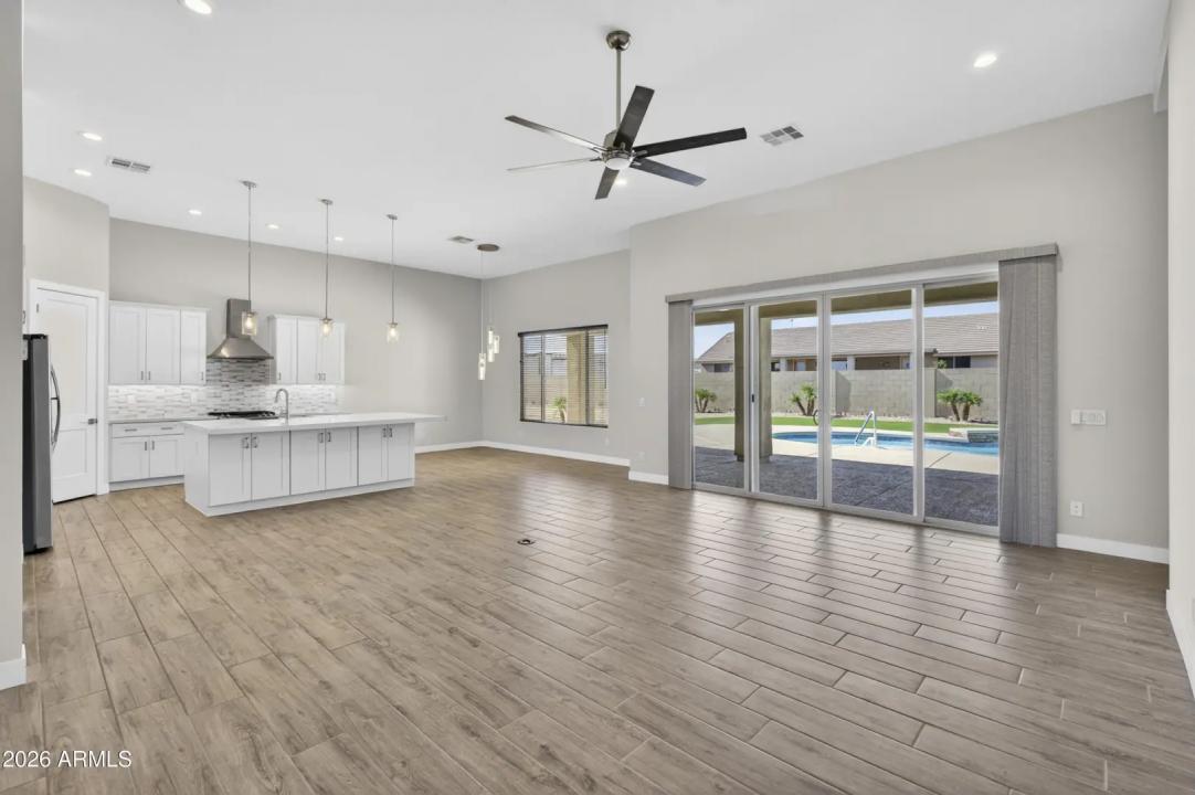 Real Estate Picture 16