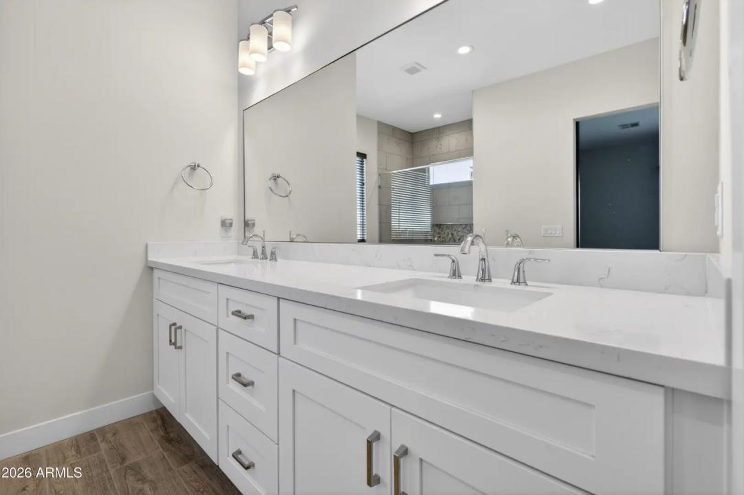 Real Estate Picture 33