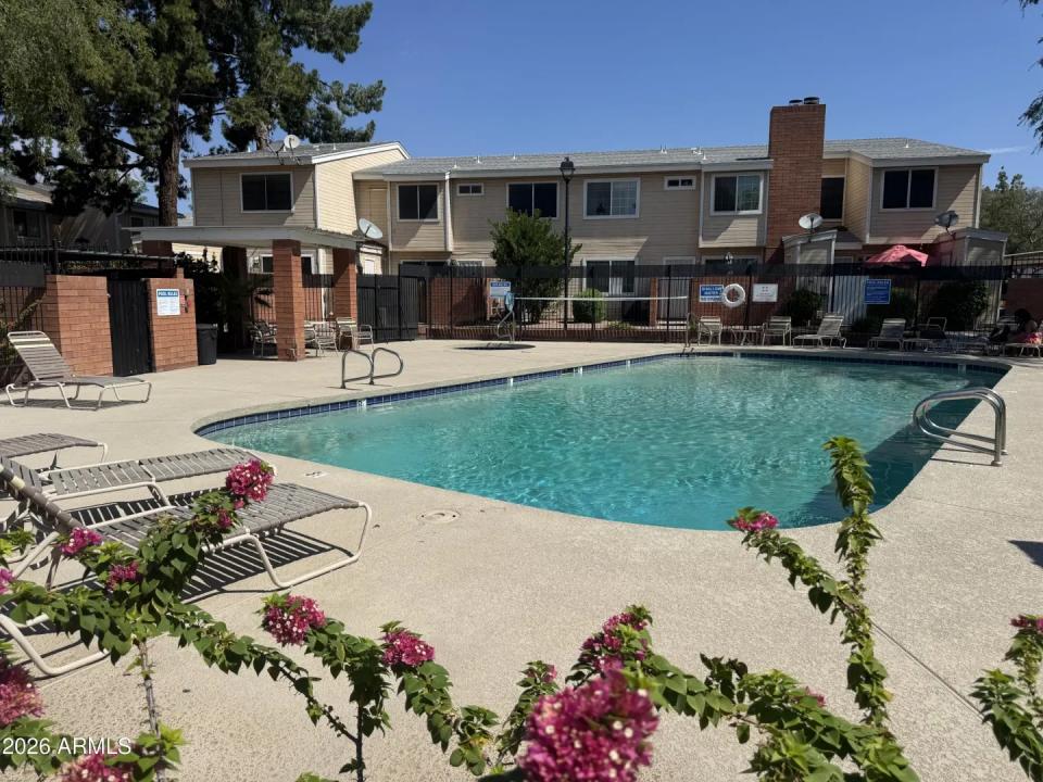 Real Estate Picture 4