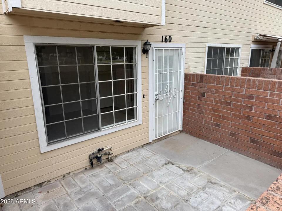 Real Estate Picture 4