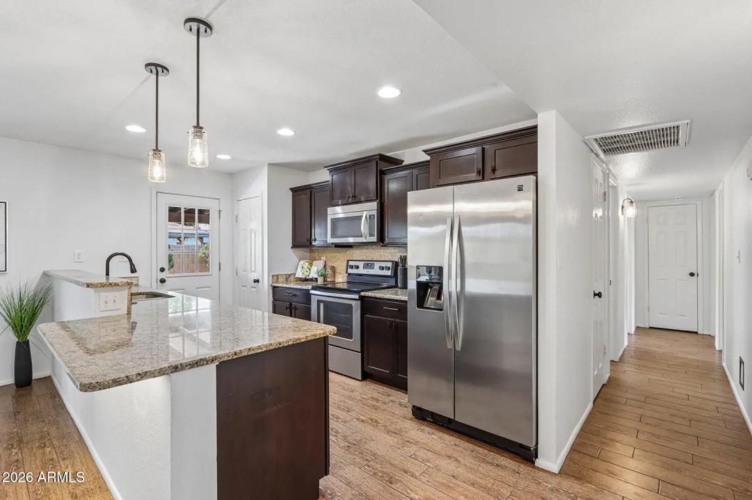 Real Estate Picture 12