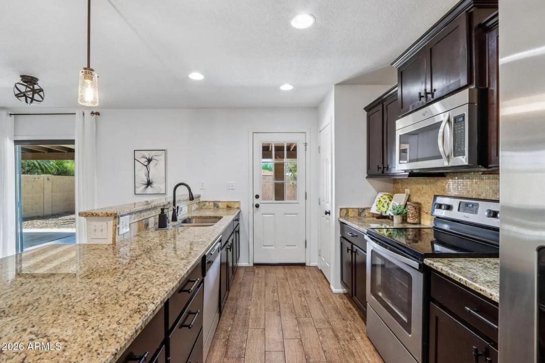 Real Estate Picture 14