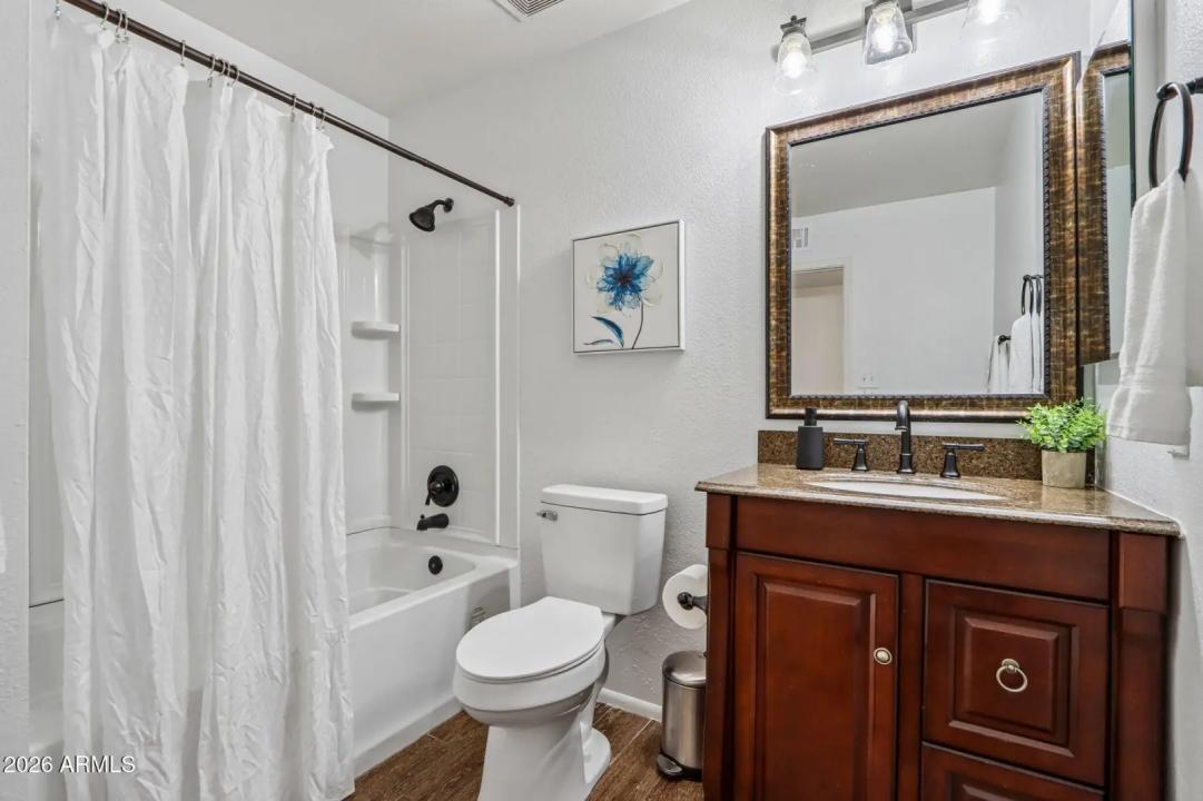 Real Estate Picture 15
