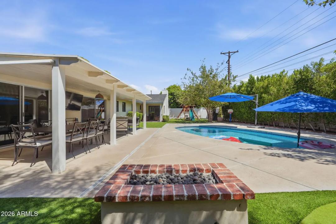 Real Estate Picture 30