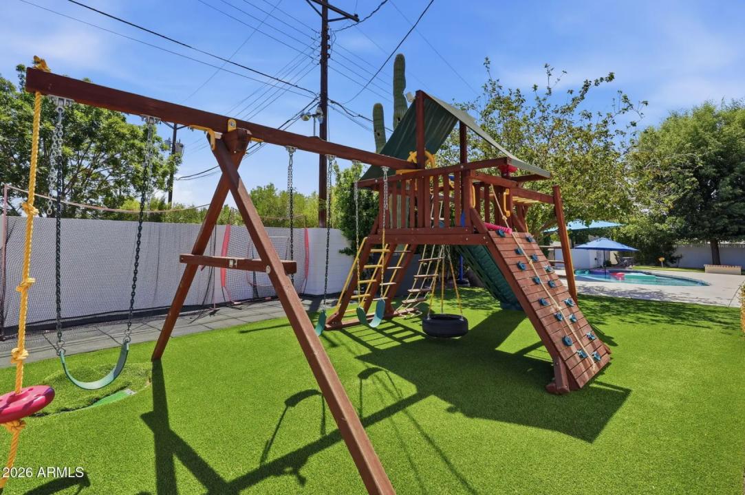 Real Estate Picture 32