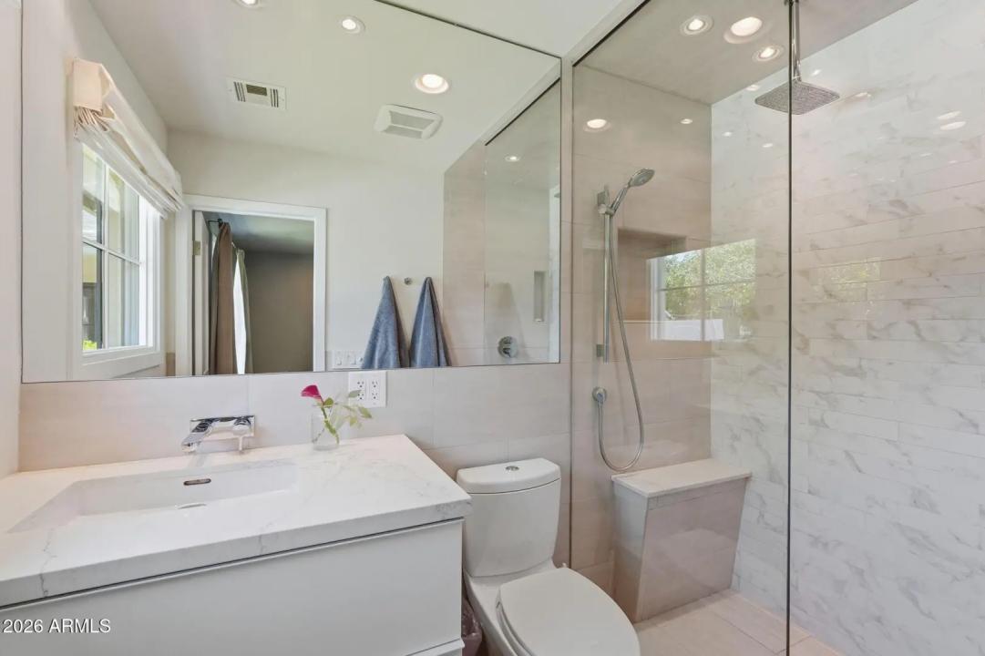 Real Estate Picture 24