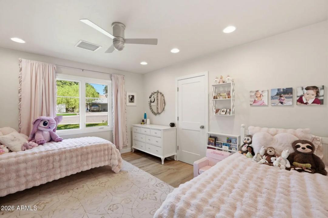 Real Estate Picture 20
