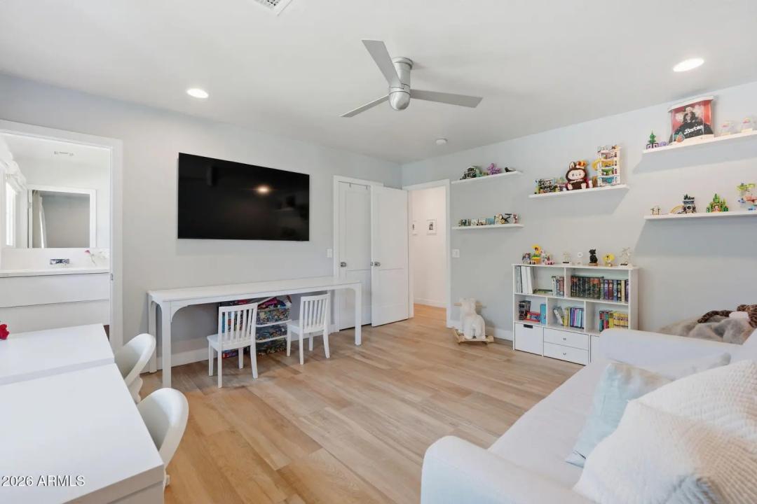 Real Estate Picture 23