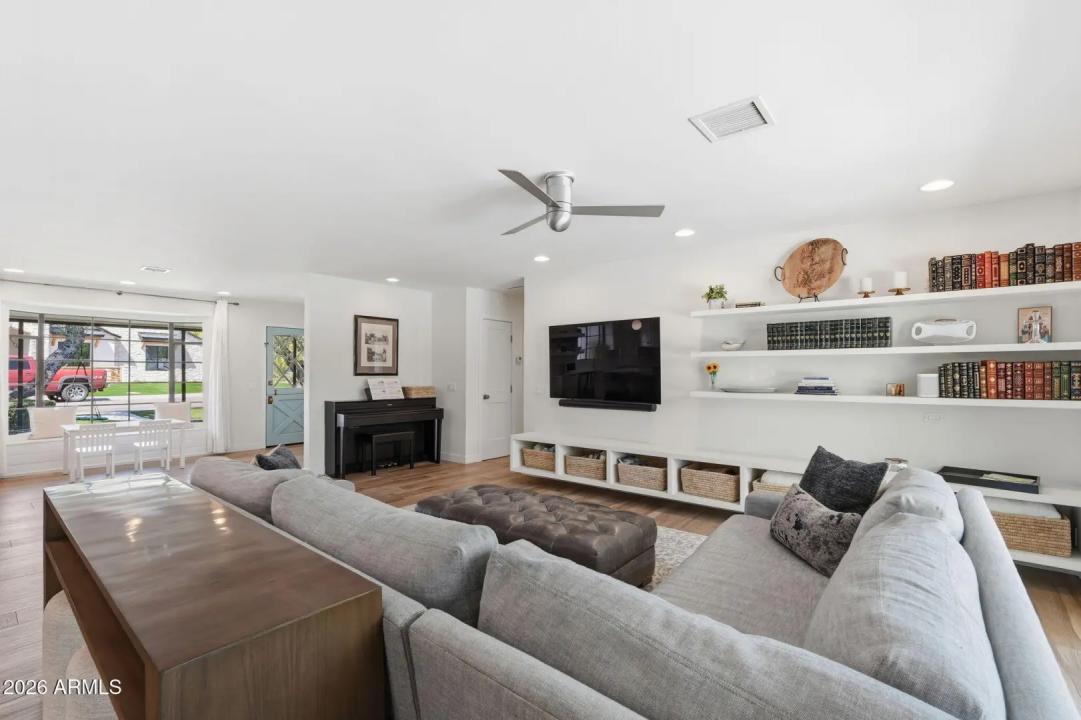 Real Estate Picture 11