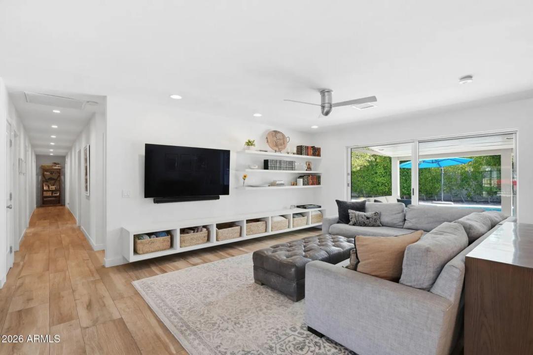 Real Estate Picture 9