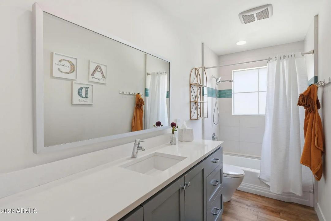 Real Estate Picture 22