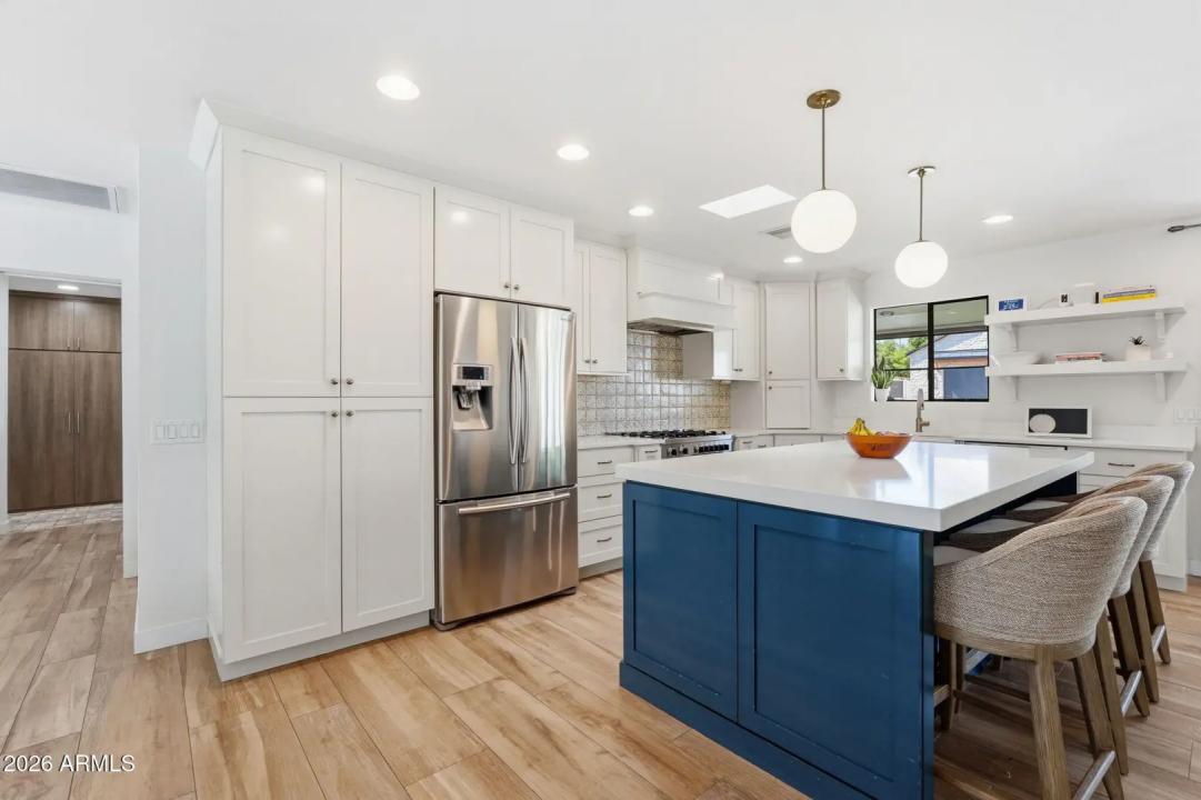 Real Estate Picture 8