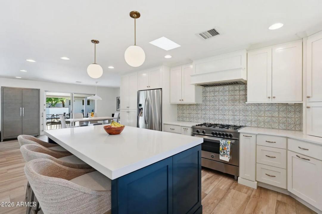 Real Estate Picture 7