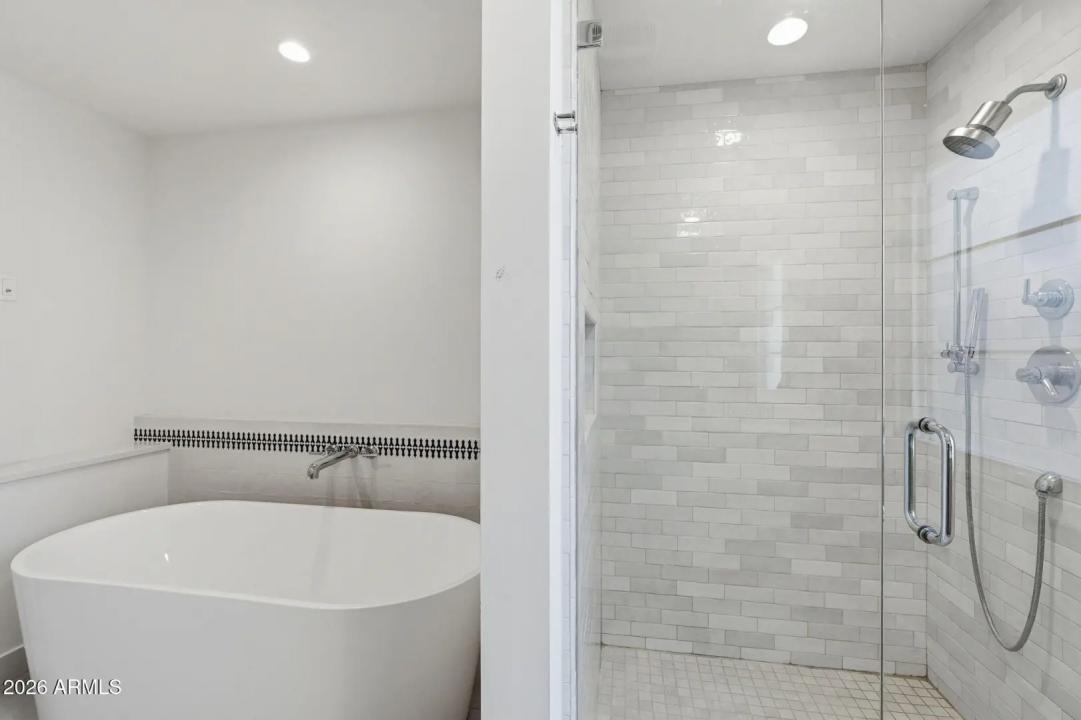 Real Estate Picture 17