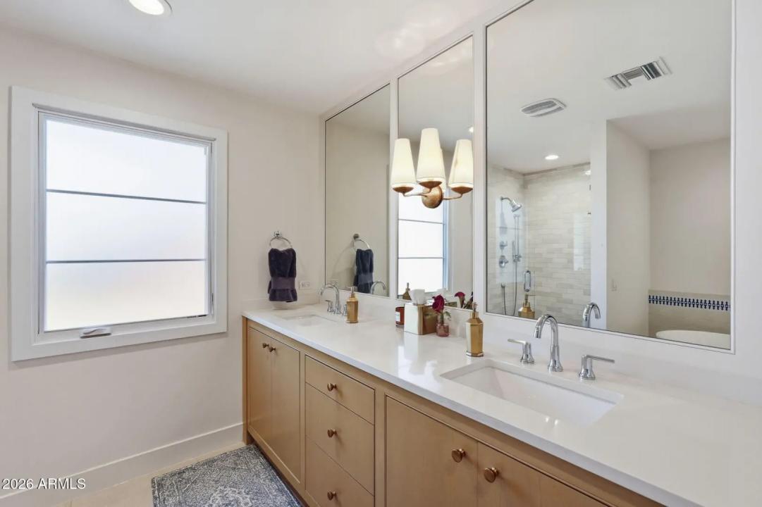 Real Estate Picture 16