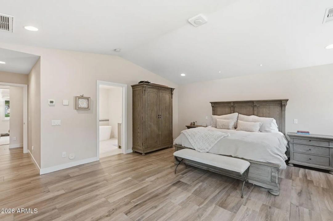 Real Estate Picture 13
