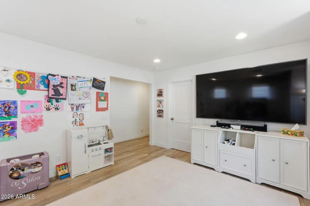 Real Estate Picture 25