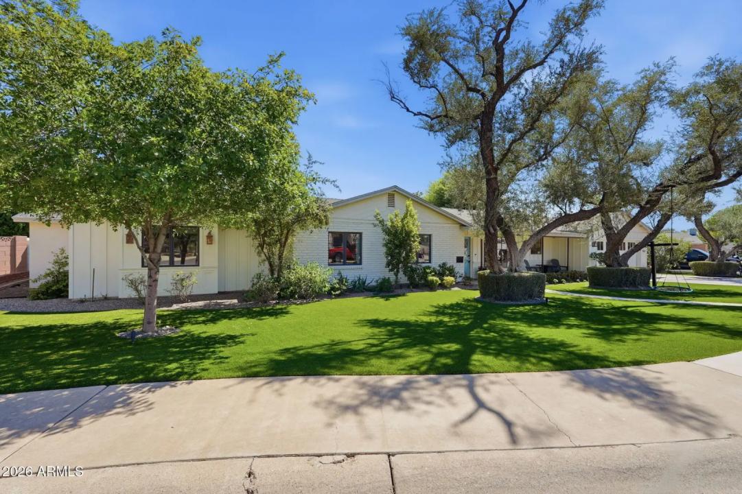 Real Estate Picture 3