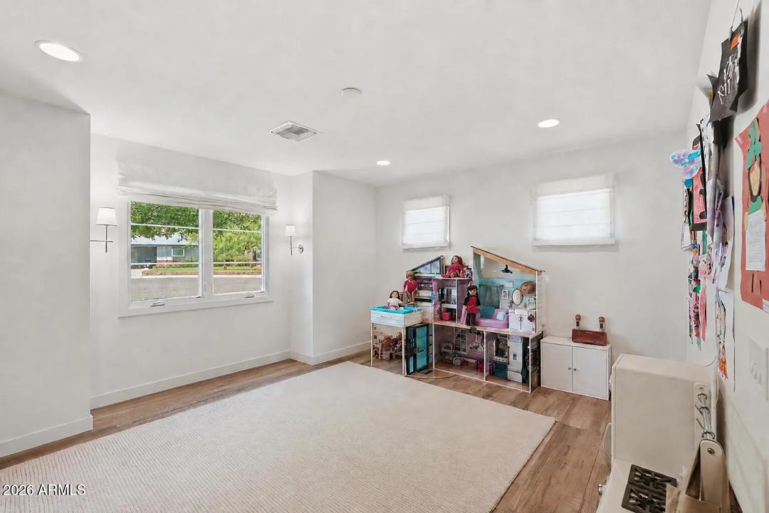 Real Estate Picture 26