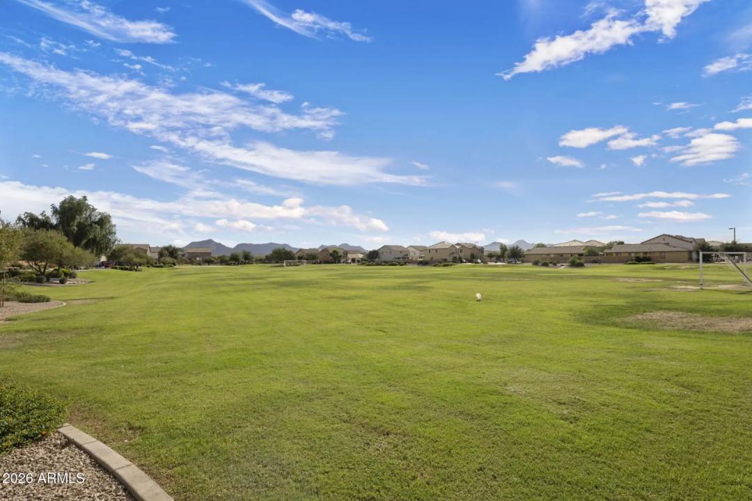 Real Estate Picture 14