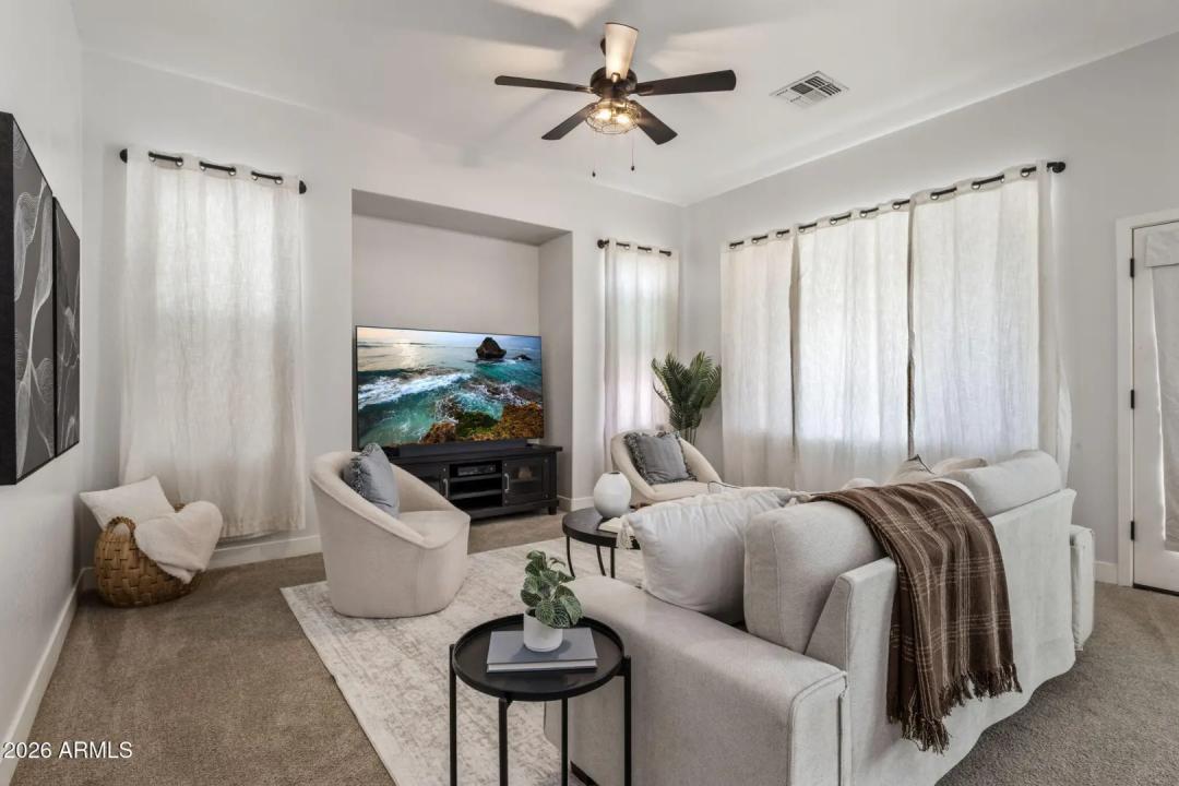 Real Estate Picture 4