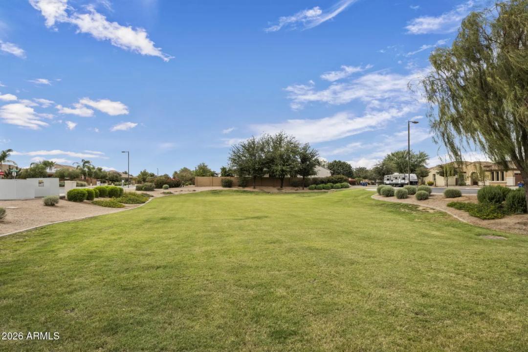 Real Estate Picture 8