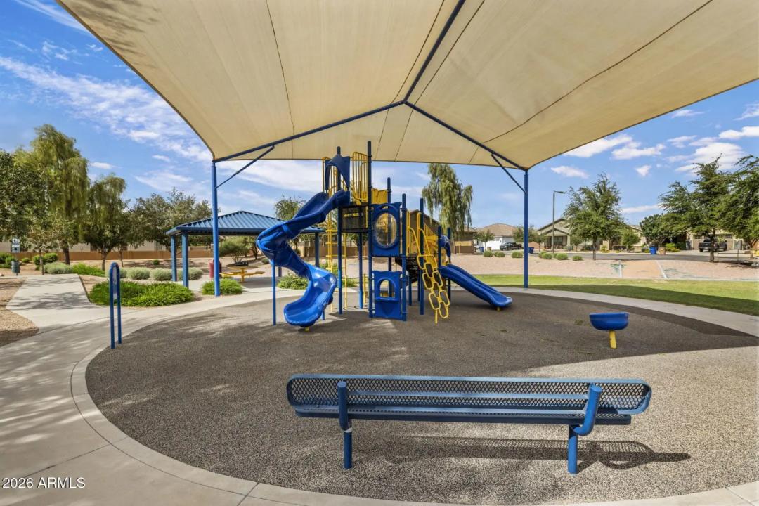 Real Estate Picture 5