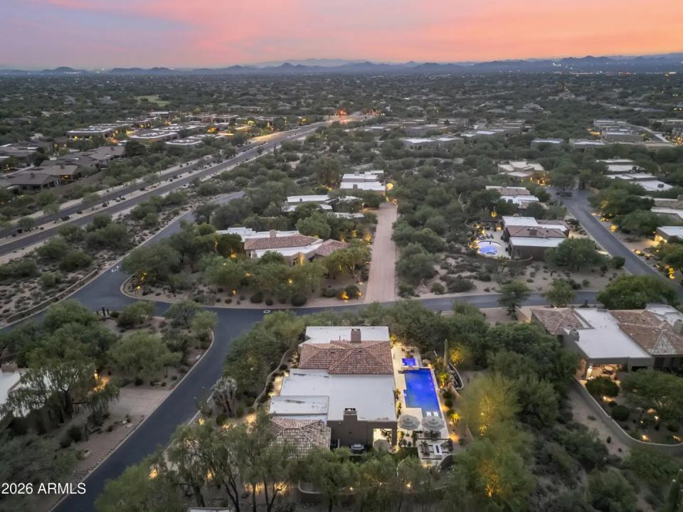 Real Estate Picture 3