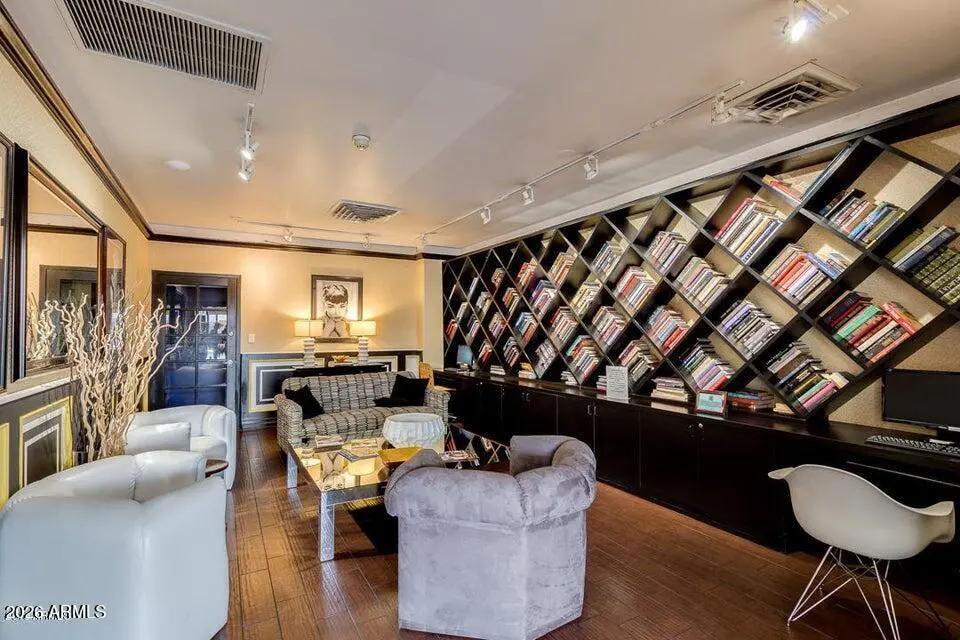 Real Estate Picture 22