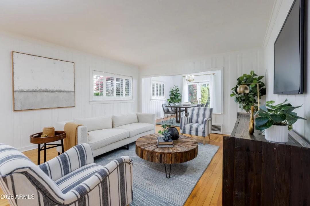 Real Estate Picture 8