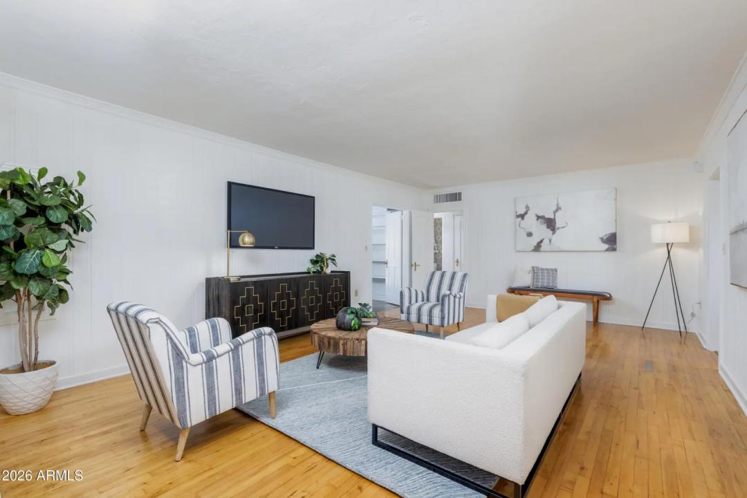 Real Estate Picture 9