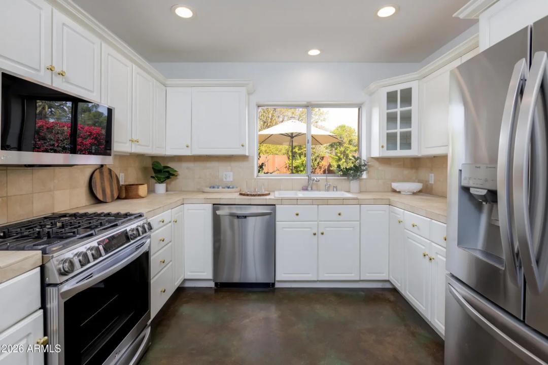 Real Estate Picture 15