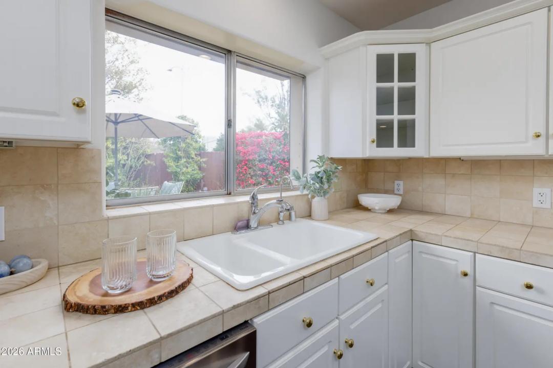 Real Estate Picture 16