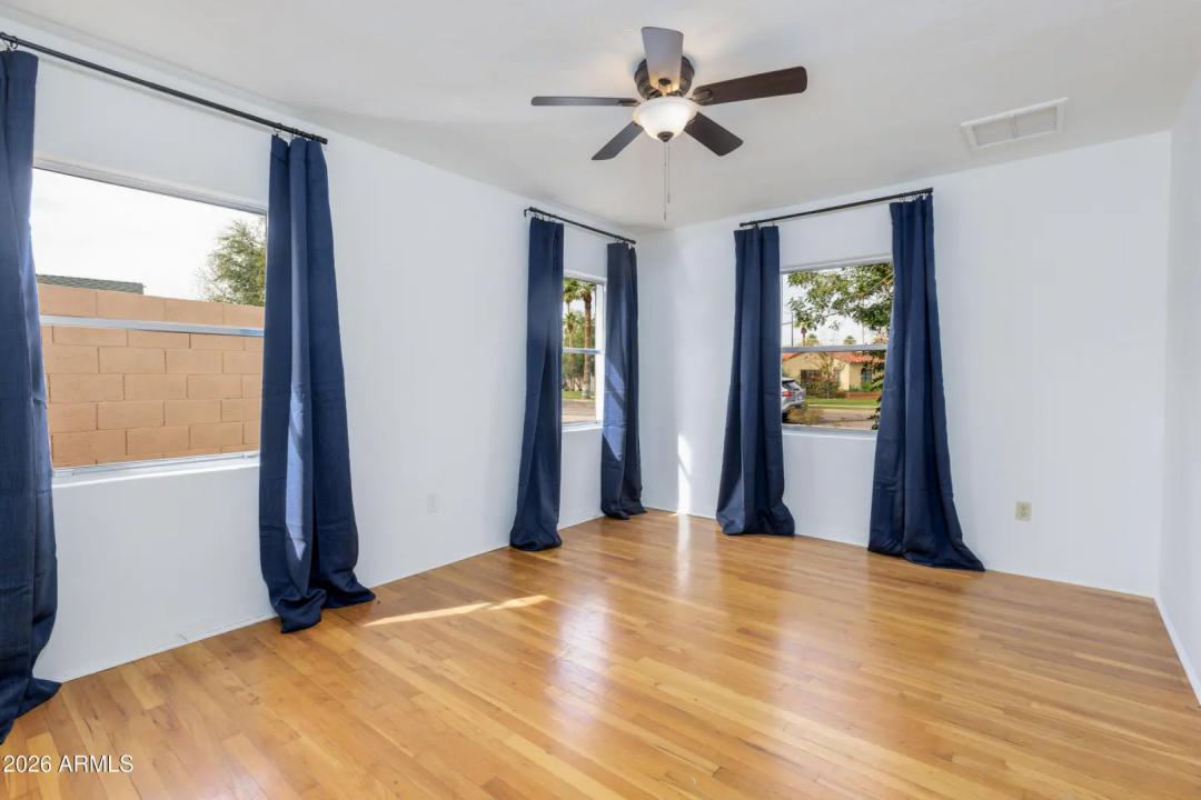 Real Estate Picture 23