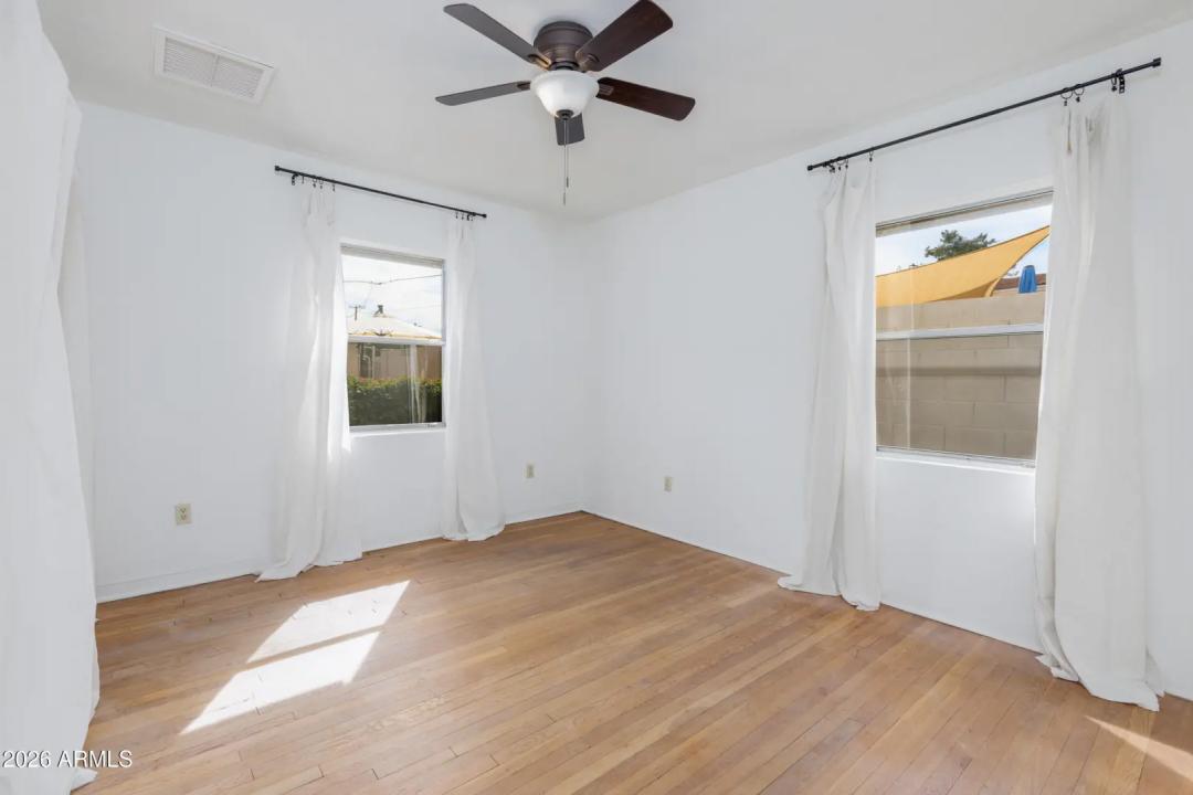 Real Estate Picture 24