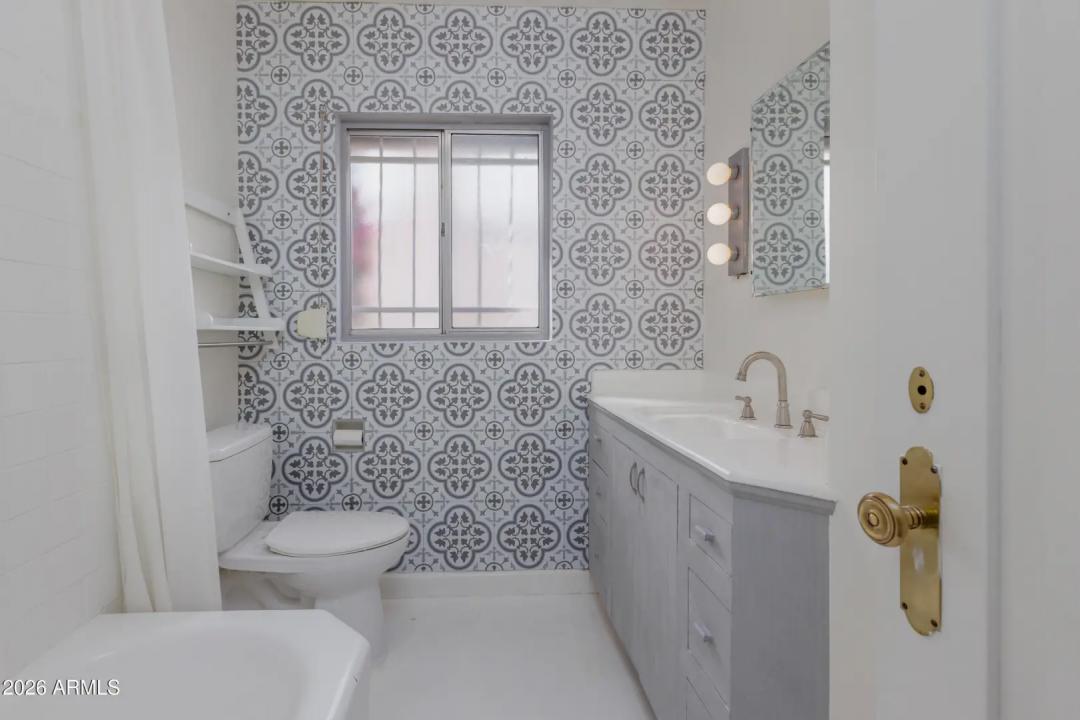 Real Estate Picture 25