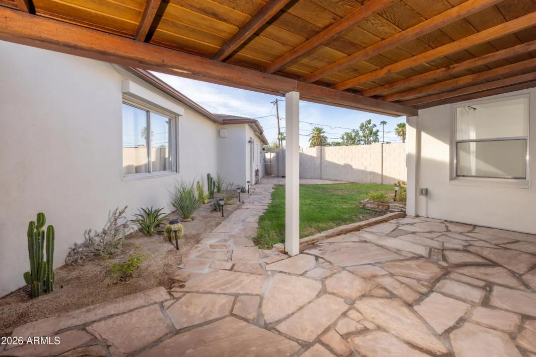 Real Estate Picture 11