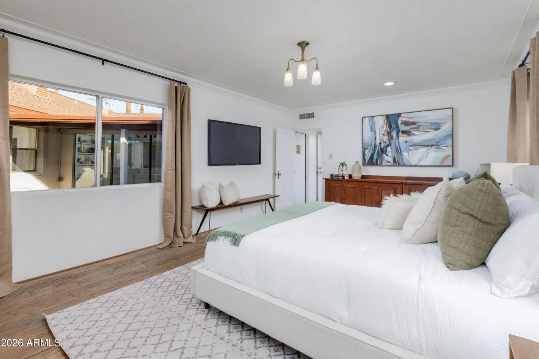 Real Estate Picture 18