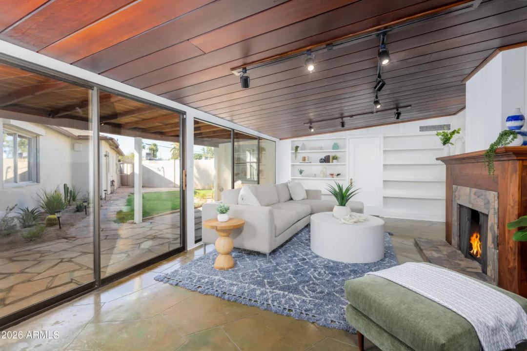Real Estate Picture 12
