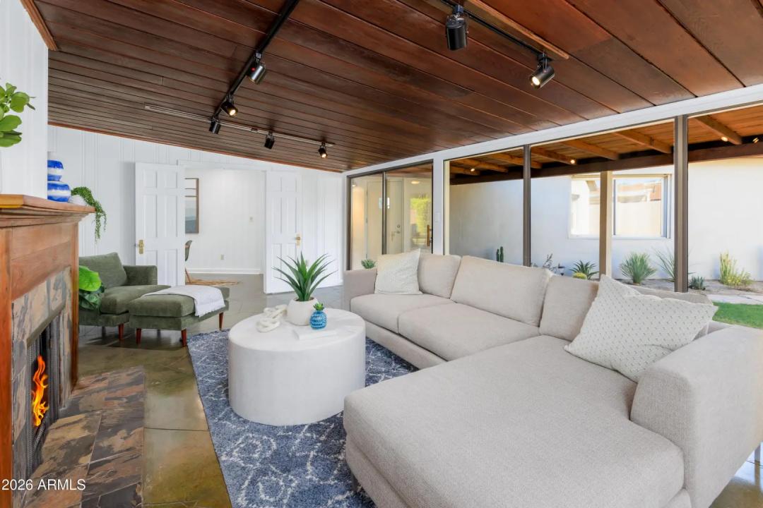 Real Estate Picture 13